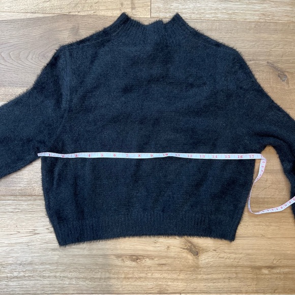 H&M Cut-out Sweater - Picture 6 of 7